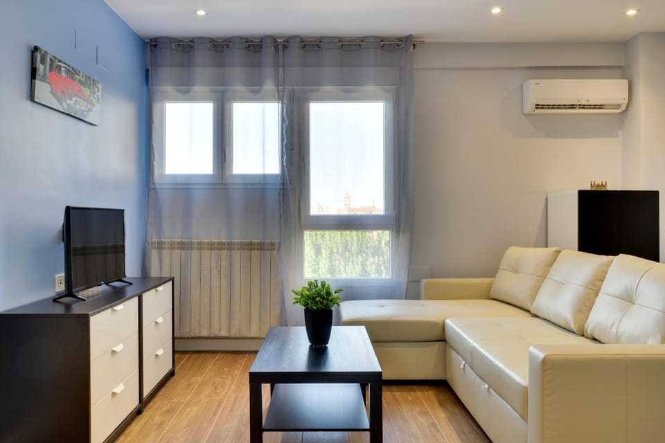 Living room, Photo of the whole room, Dining area
