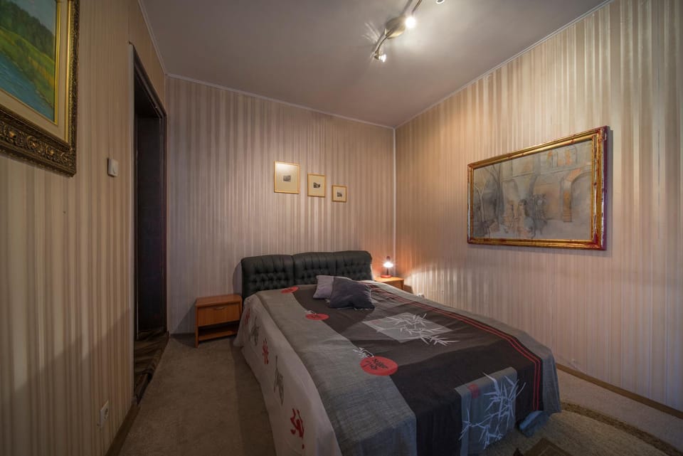 Living room, Photo of the whole room, Bedroom