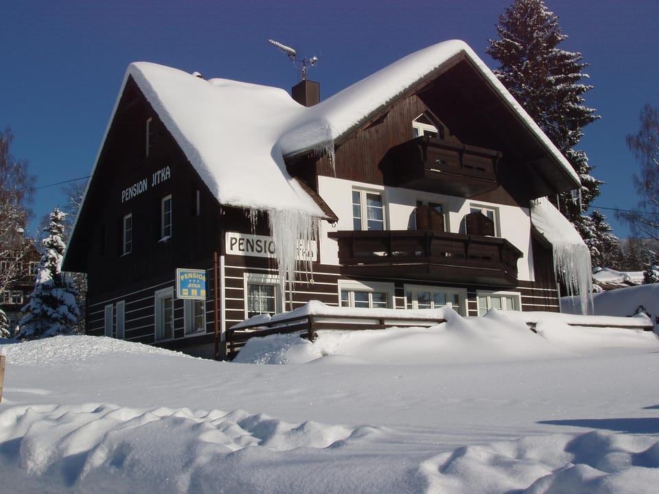 Property building, Facade/entrance, Winter