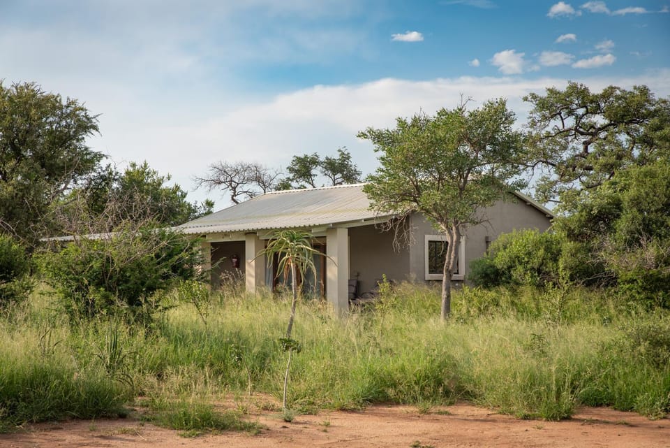 Property building, Natural landscape, Garden view