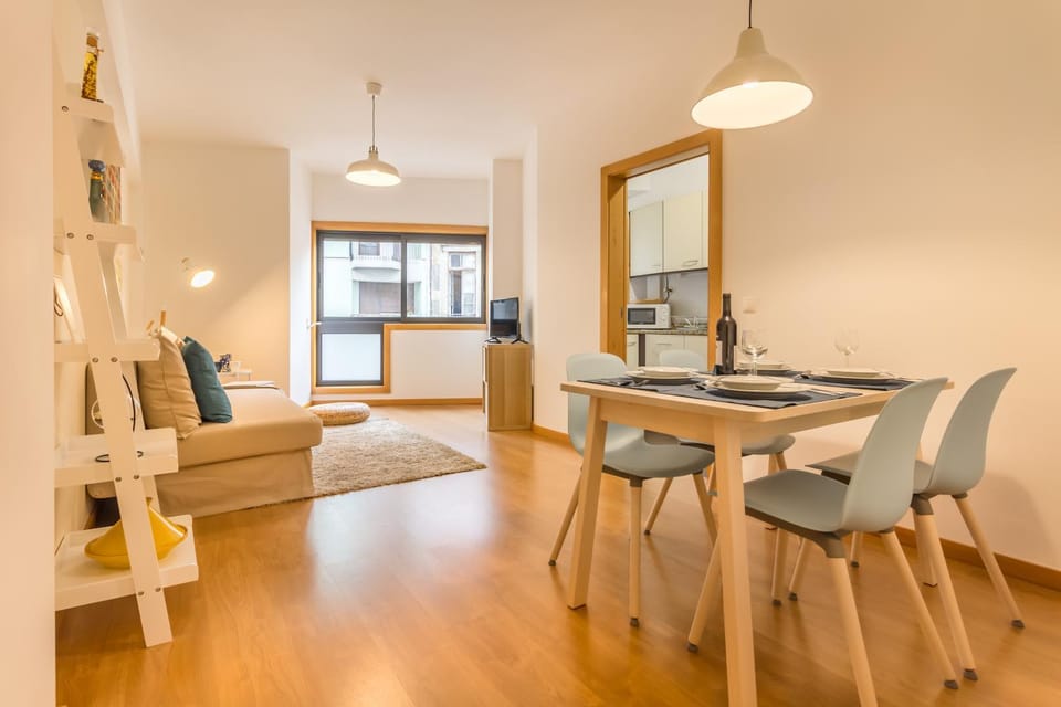Property building, TV and multimedia, Living room, Decorative detail, Seating area