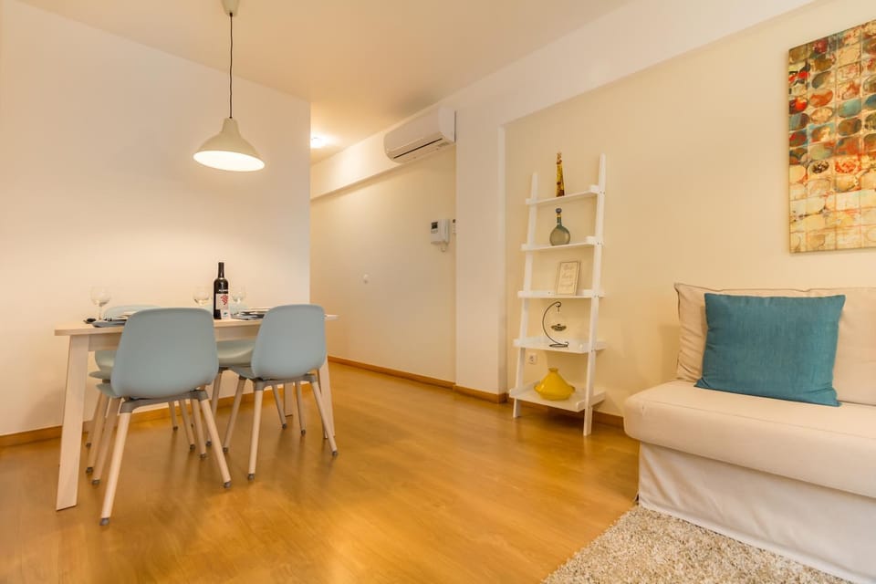 Living room, Decorative detail, Seating area, Dining area