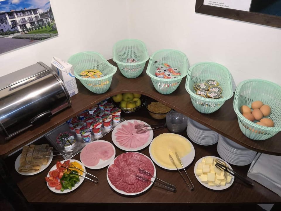 Food and drinks, Food, Breakfast, Buffet breakfast