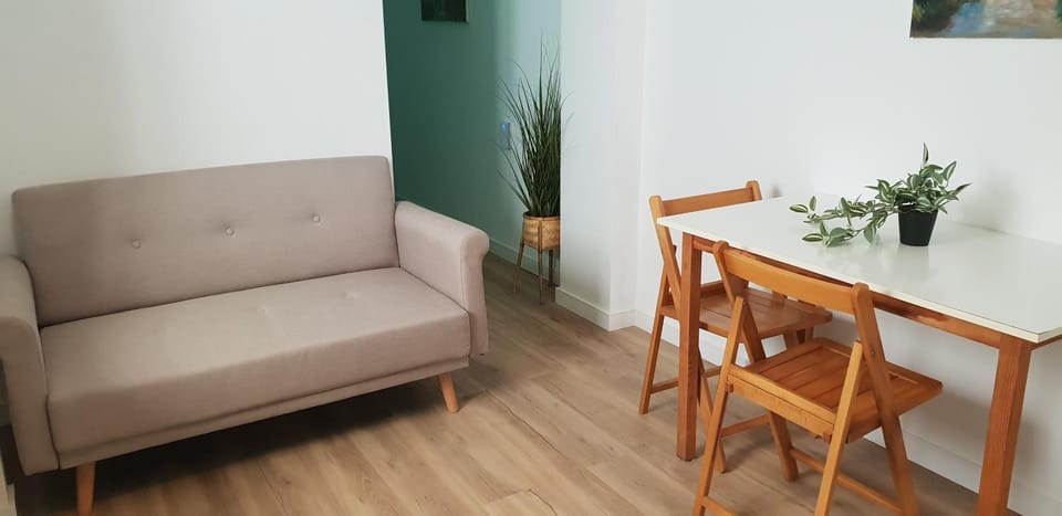 Kitchen or kitchenette, Seating area