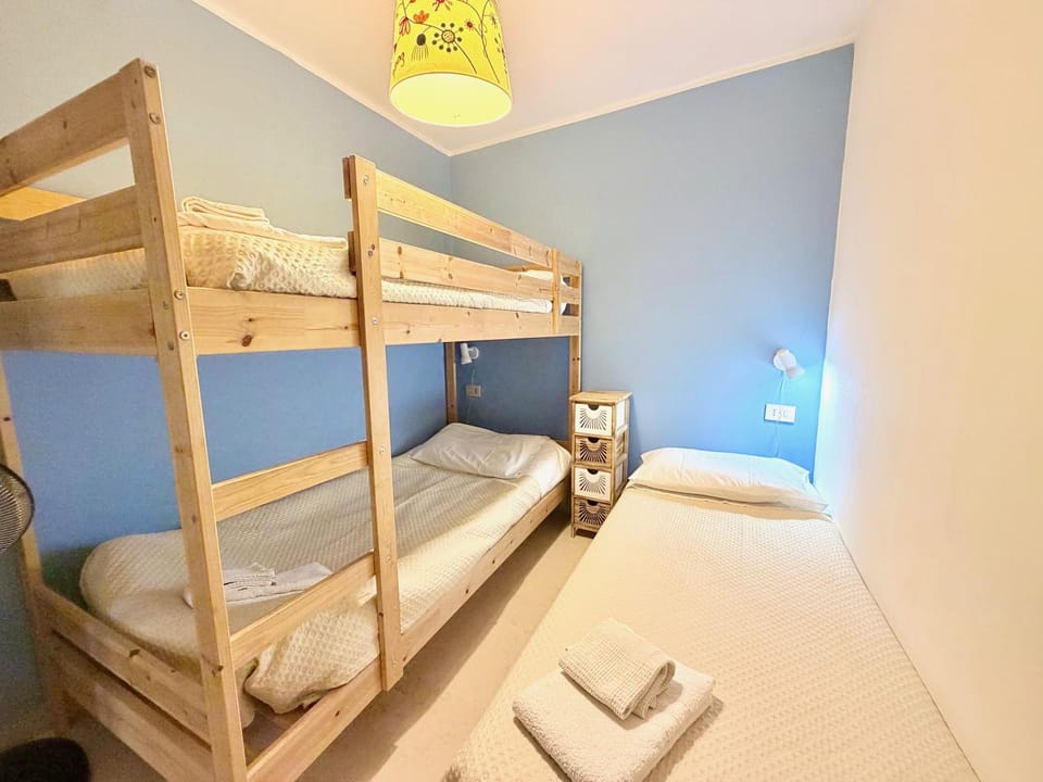 Bed, Photo of the whole room, Bedroom, bunk bed, towels