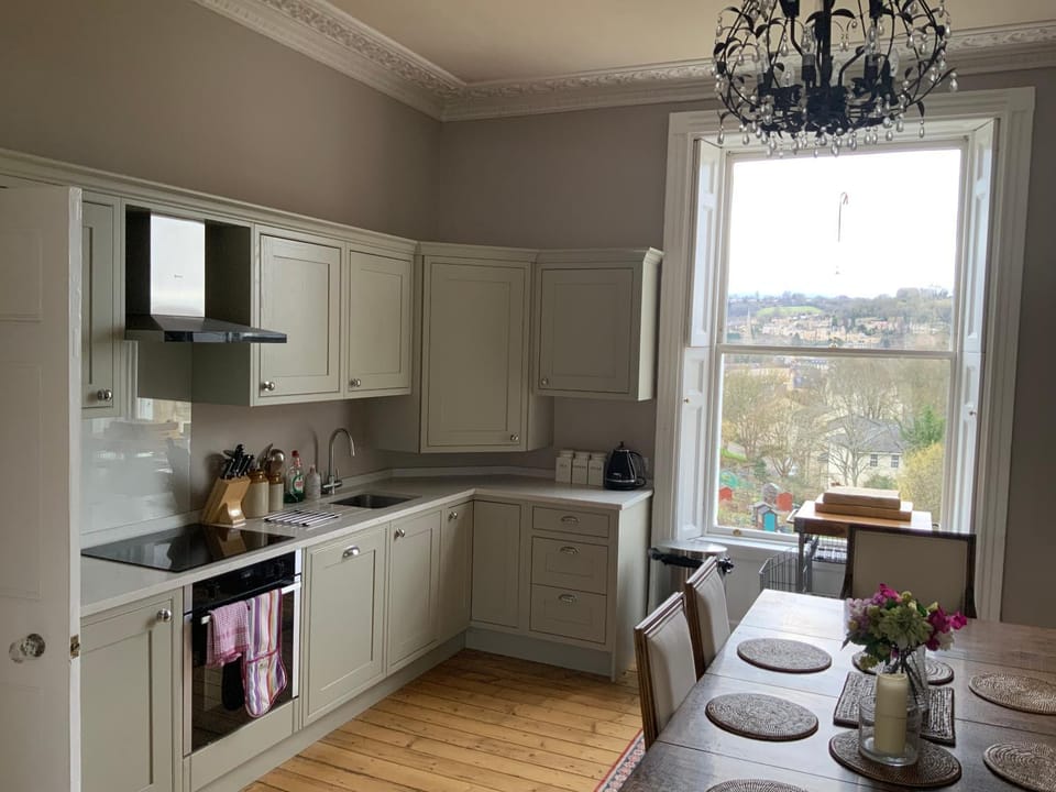 Kitchen or kitchenette, Dining area, oven, stove