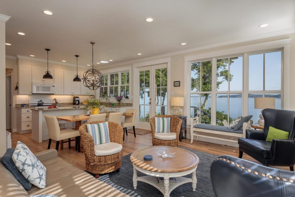 Orcas Beach Cottage House in Washington