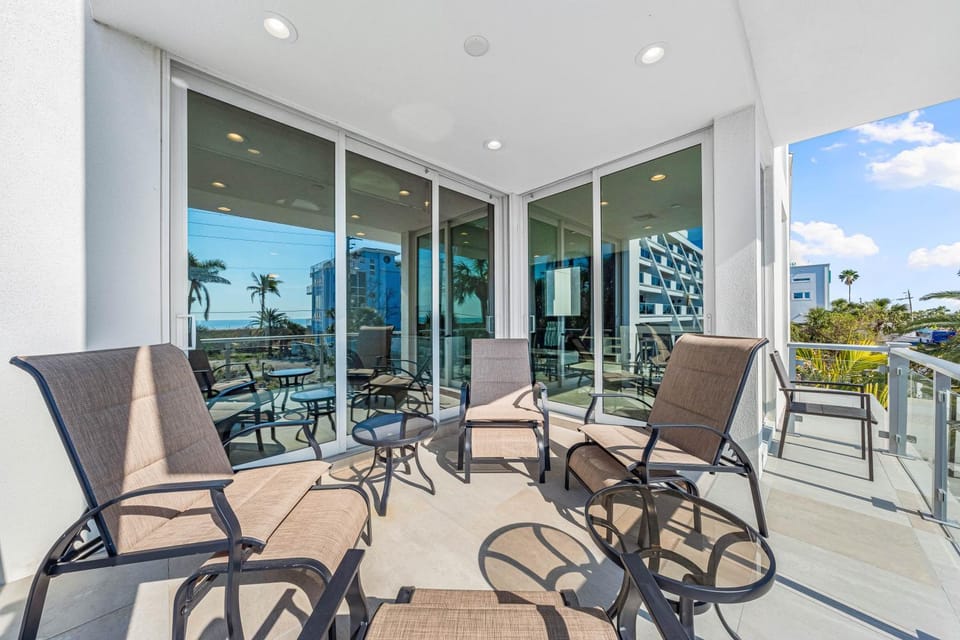 Day, Balcony/Terrace, Seating area