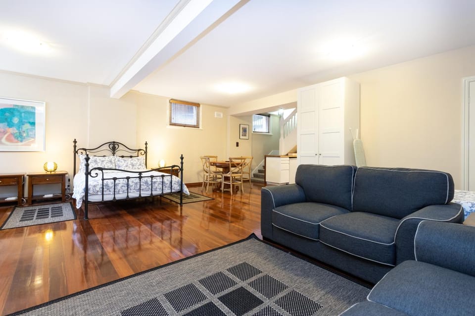 Photo of the whole room, Decorative detail, Seating area, Bedroom