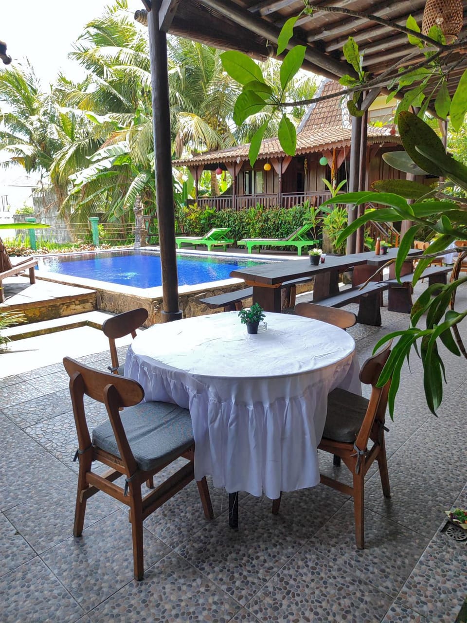 Swimming pool