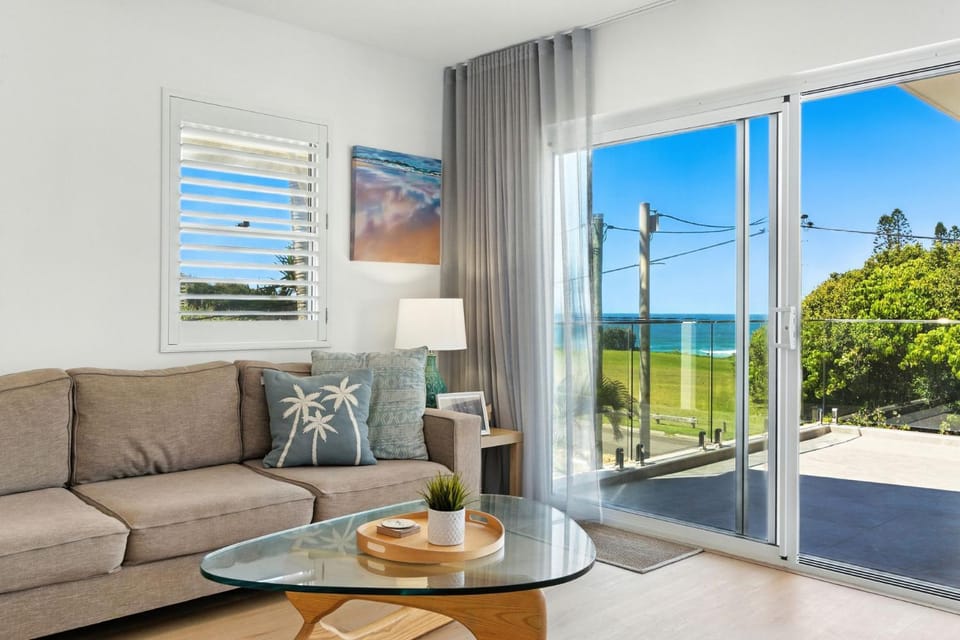 Unit 2 Beach Gallery Apartment in Coolum Beach