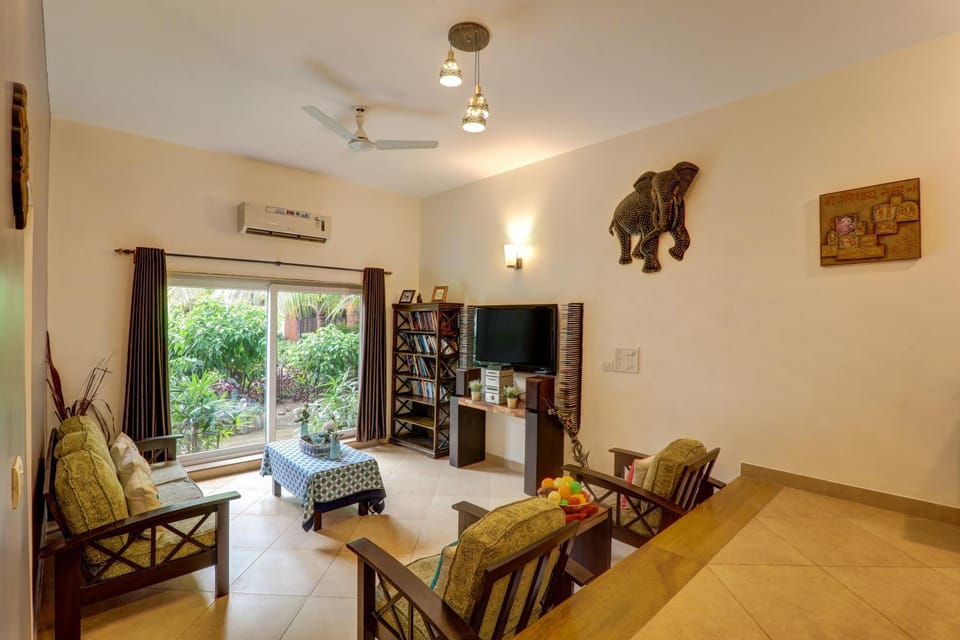 TV and multimedia, Living room, Seating area, fireplace, air conditioner