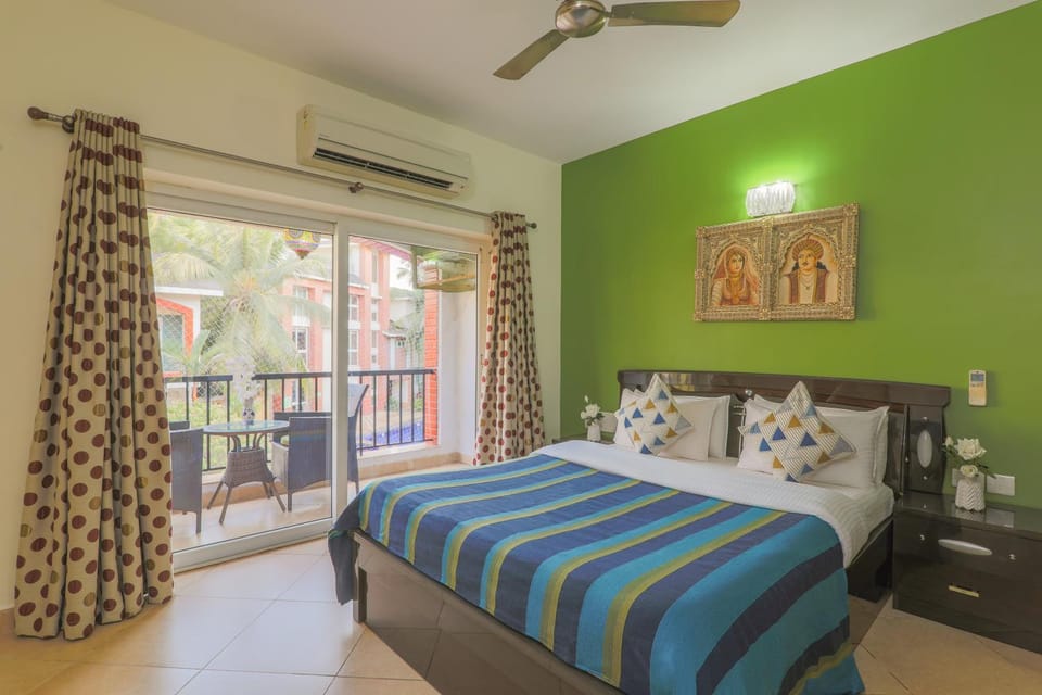 Bed, Photo of the whole room, Bedroom, fireplace, air conditioner