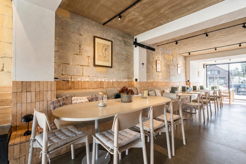 Restaurant/places to eat, Seating area