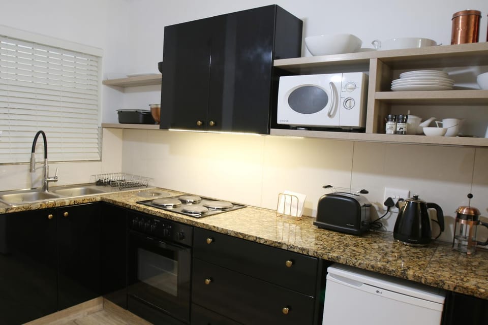 Coffee/tea facilities, Kitchen or kitchenette