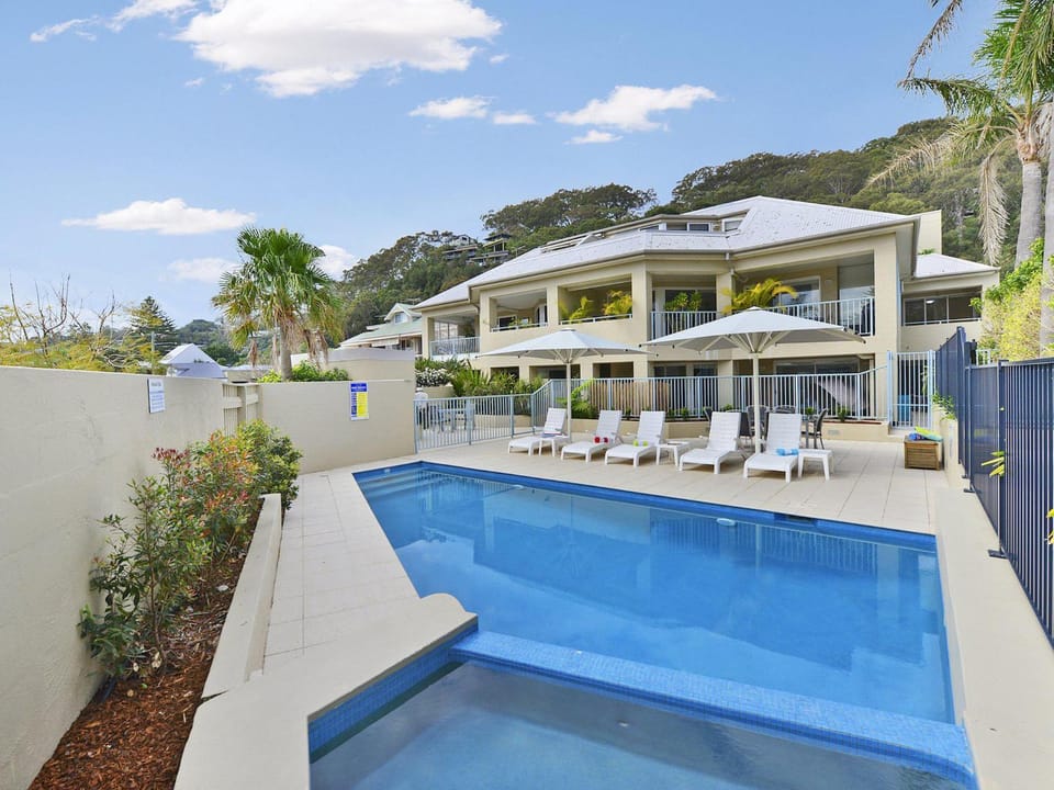 Property building, Natural landscape, Pool view, Swimming pool, sunbed