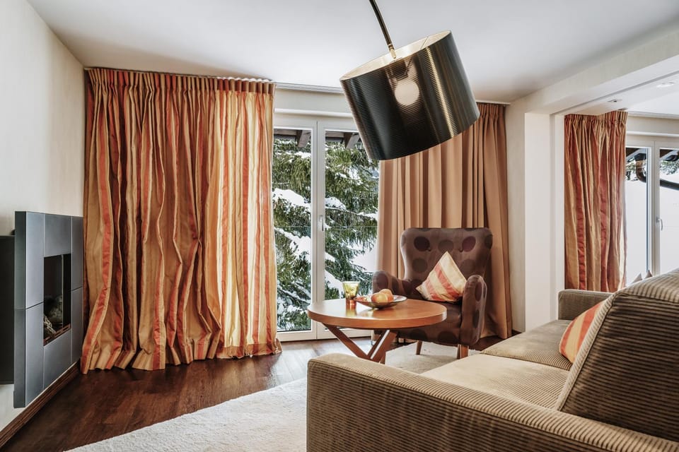 Living room, Photo of the whole room, Seating area