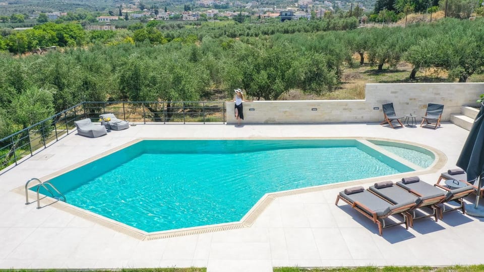 Spring, Day, Natural landscape, Pool view, Swimming pool, Swimming pool