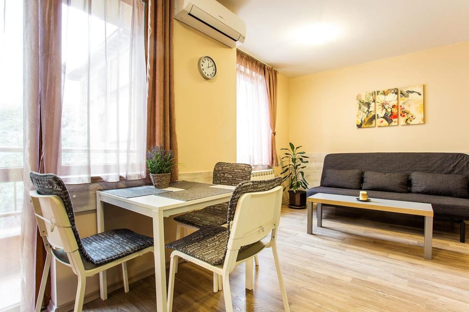 Living room, Seating area, Dining area, air conditioner
