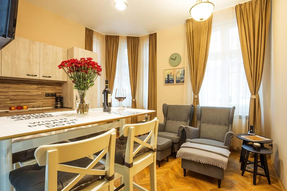 Kitchen or kitchenette, Living room, Seating area