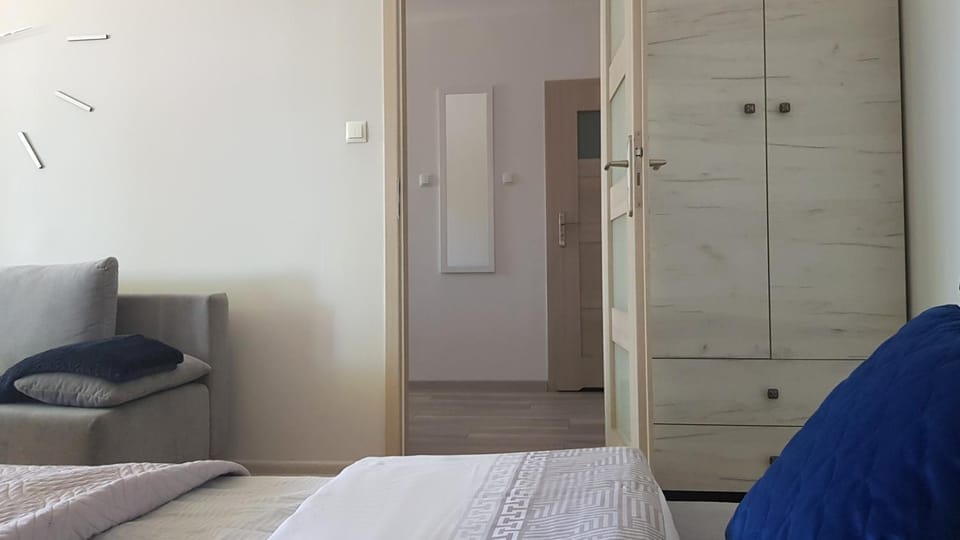 Bedroom, wardrobe