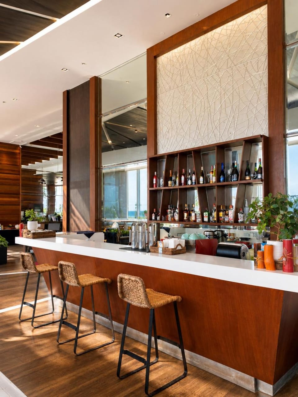 Restaurant/places to eat, Lounge or bar