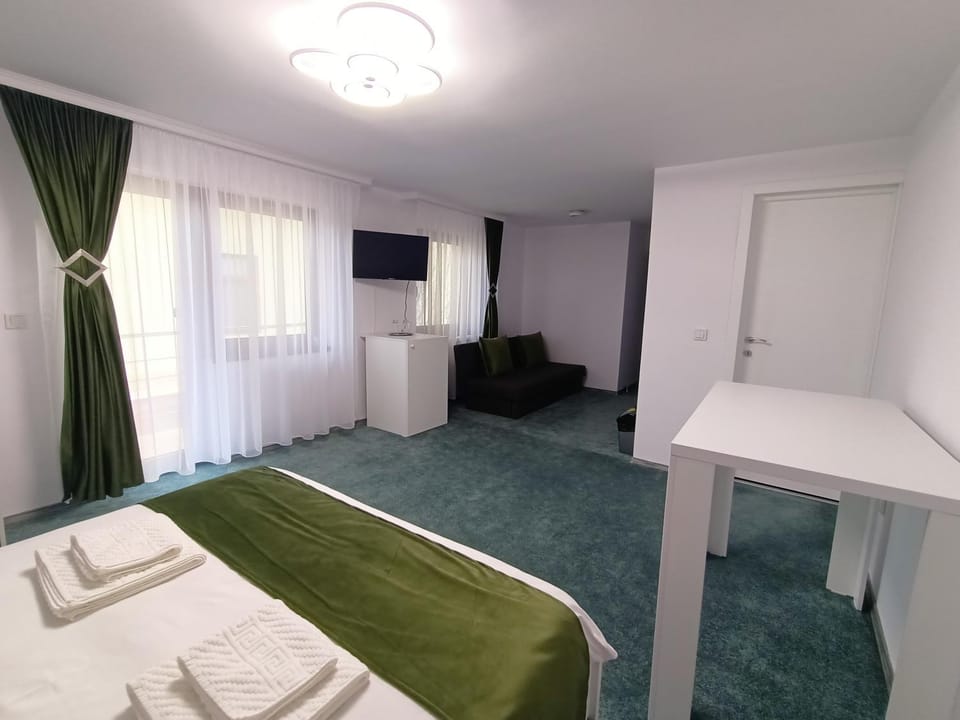 TV and multimedia, Photo of the whole room, Bedroom