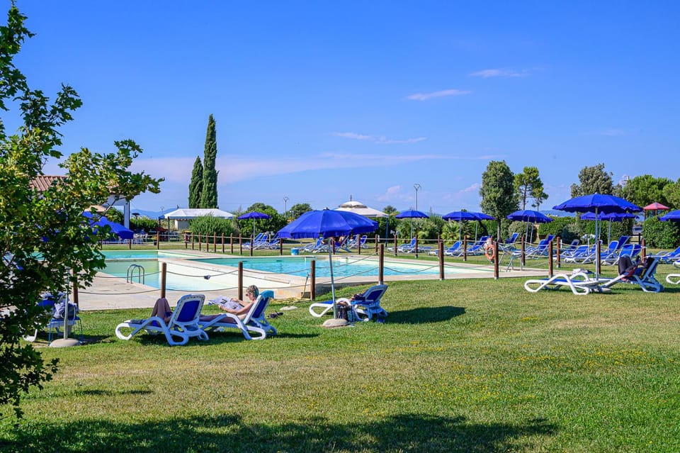 Swimming pool, internet
