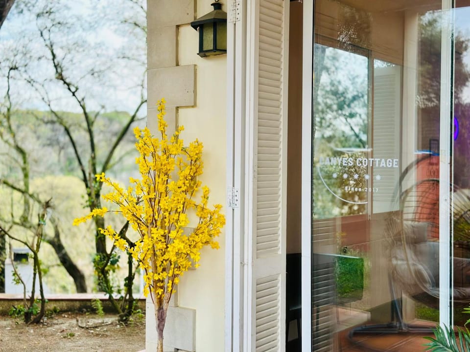 Les Canyes Cottage, Private Villa Resort Villa in Catalonia