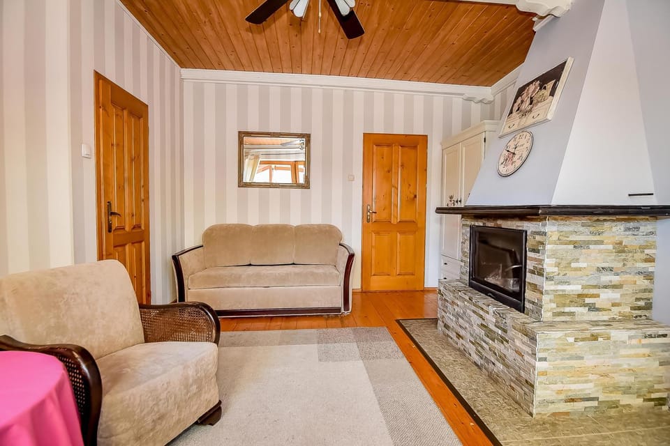 Living room, Seating area, fireplace
