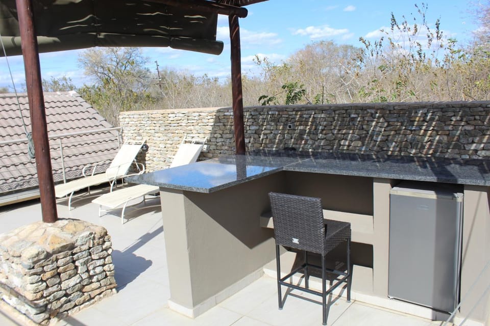 Patio, Day, BBQ facilities, View (from property/room), Balcony/Terrace, Dining area