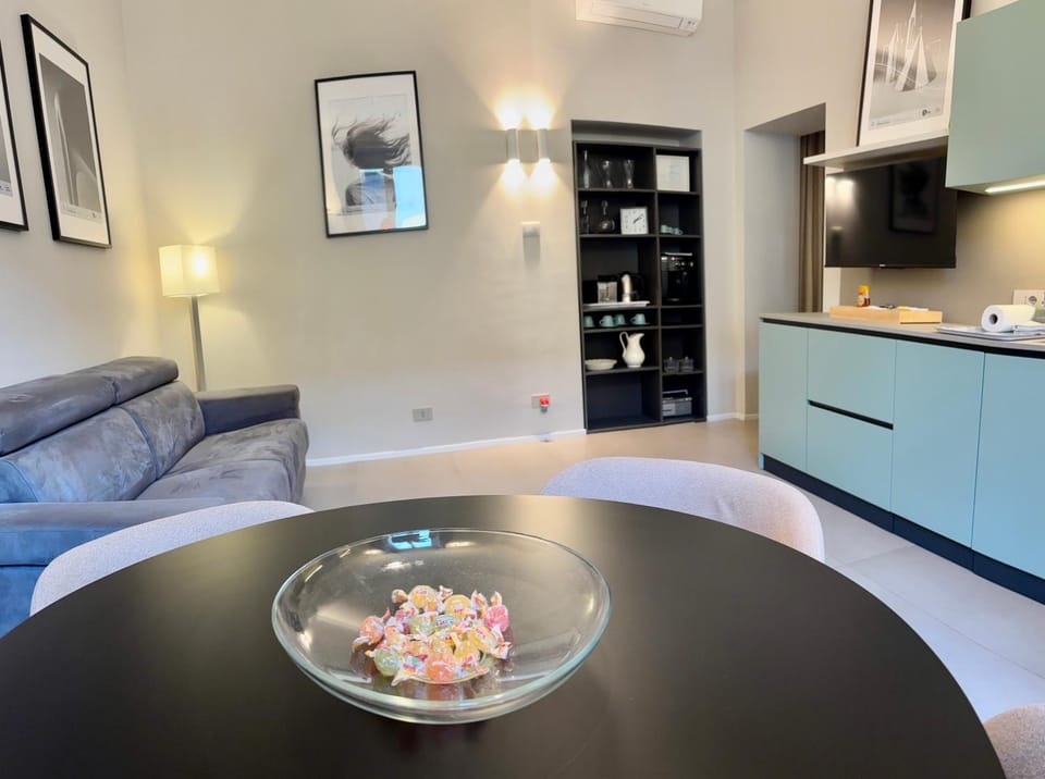 Kitchen or kitchenette, Living room, Seating area