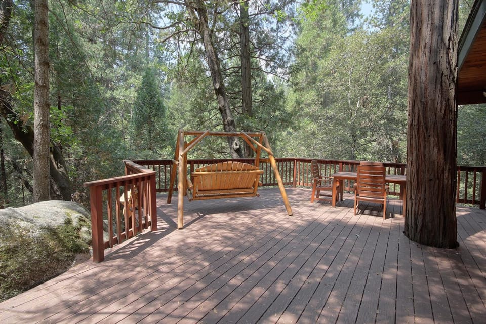 1L The Tree House Chalet in Sierra Nevada