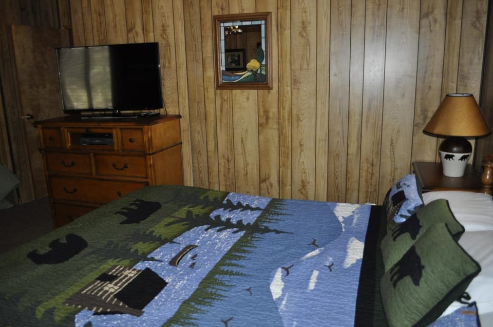(44R) Grant's Camp at The Redwoods In Yosemite Chalet in Sierra Nevada