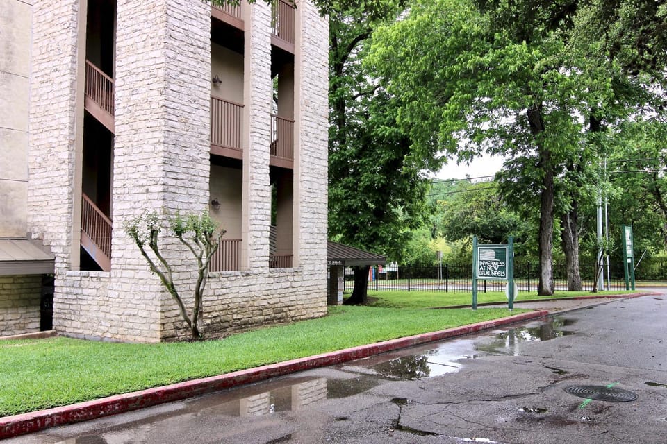 Property building, Facade/entrance