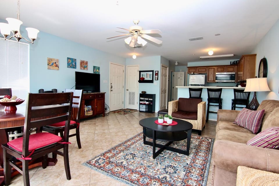 Living room, Seating area, Dining area