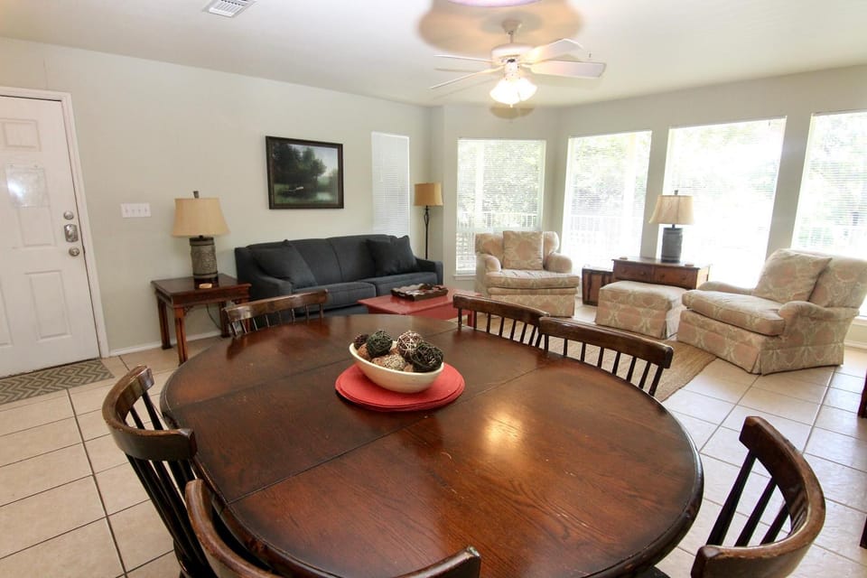 Living room, Seating area, Dining area