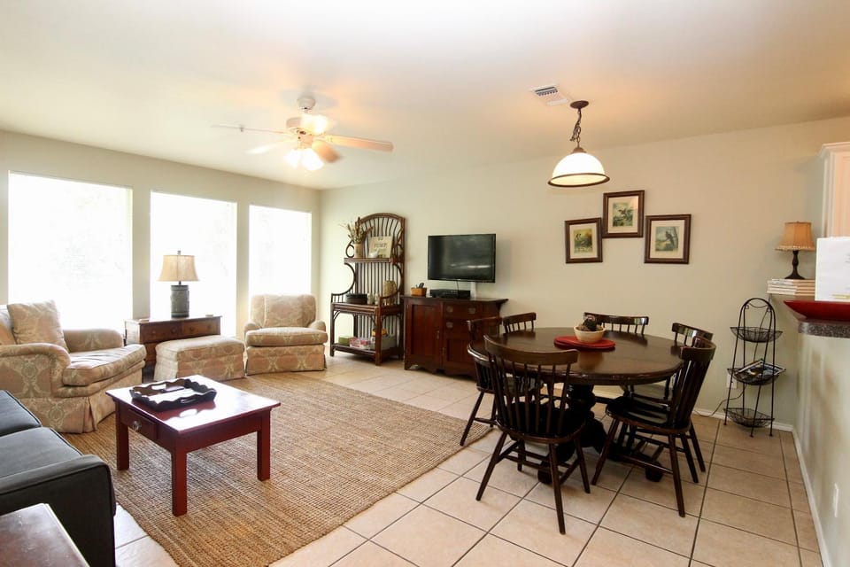 Living room, Seating area, Dining area