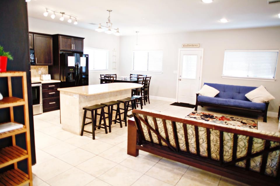 Bed, Kitchen or kitchenette, Living room, Dining area