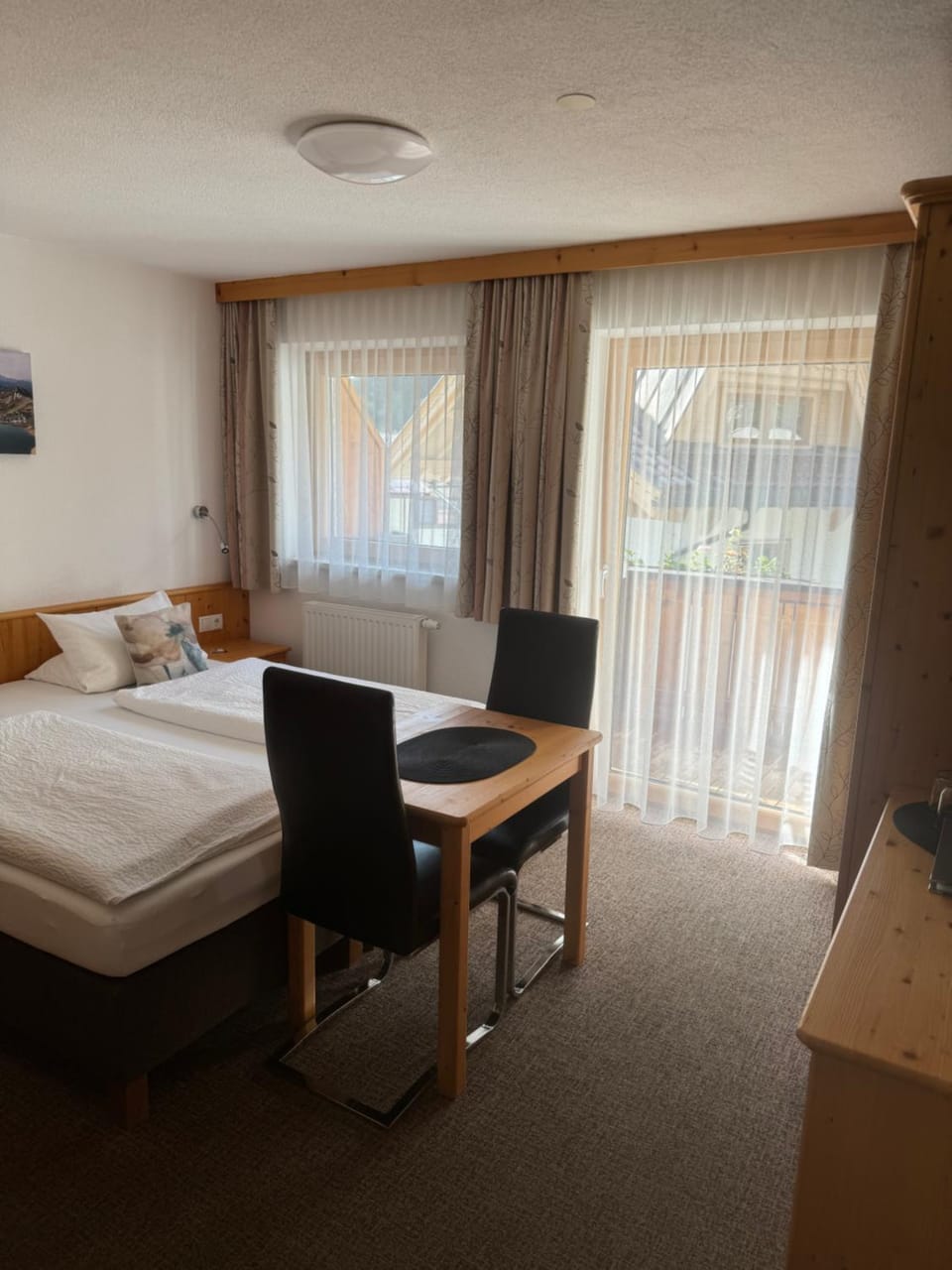 Bed, Seating area