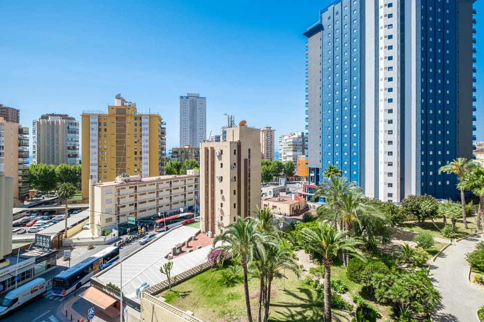 Day, Neighbourhood, City view, Street view, Location