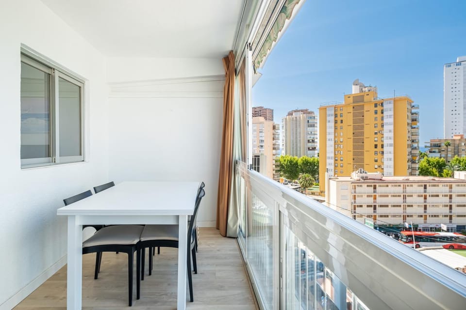Day, View (from property/room), Balcony/Terrace, Dining area, City view