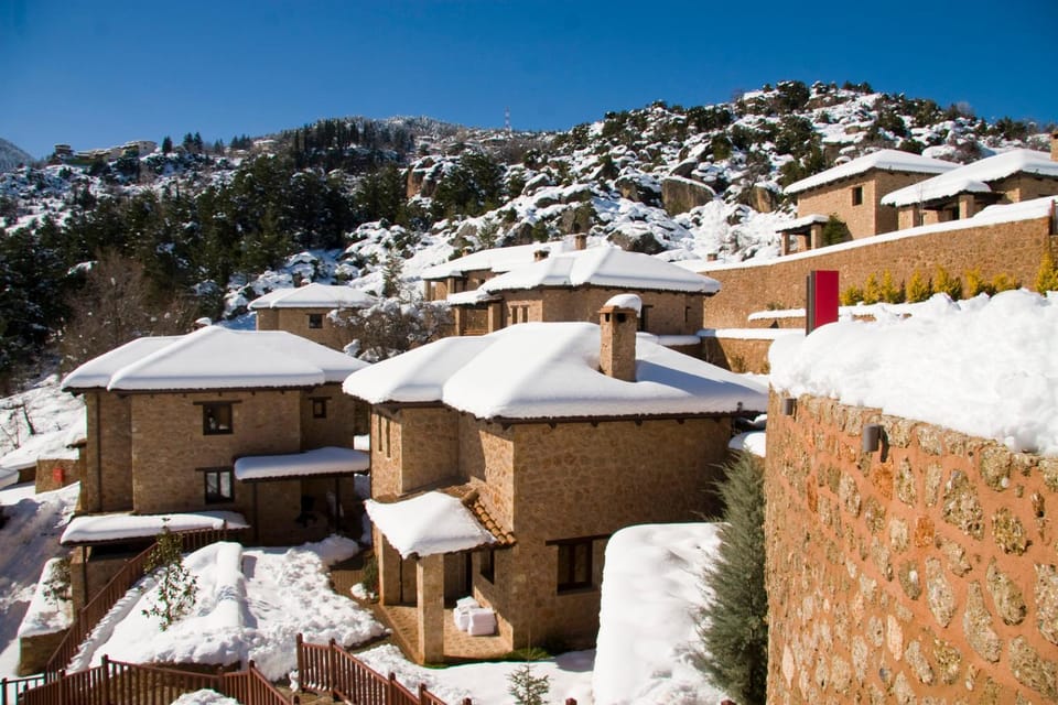 Facade/entrance, Winter, Area and facilities