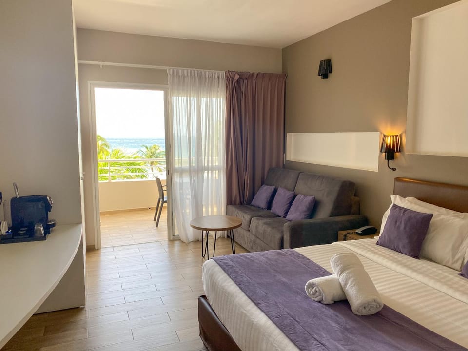 Bed, Photo of the whole room, Bedroom, Sea view