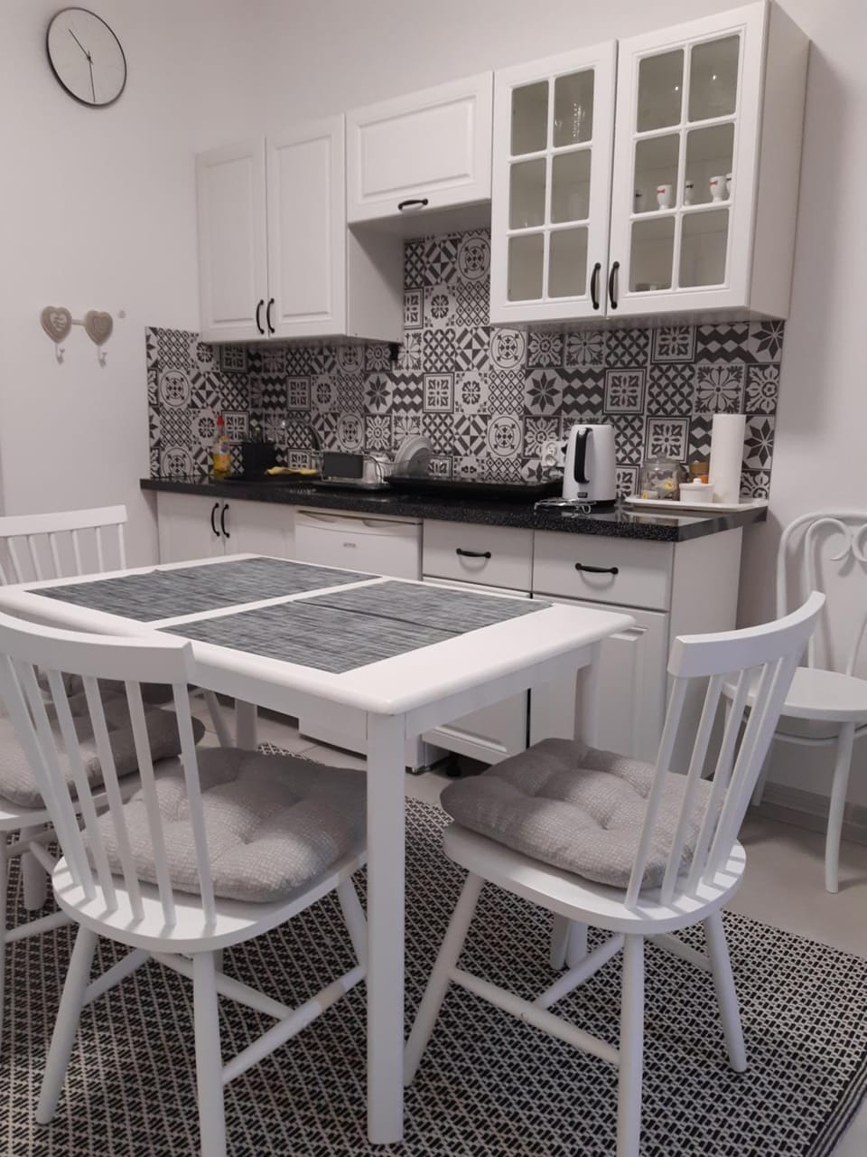 Kitchen or kitchenette, Dining area, stove