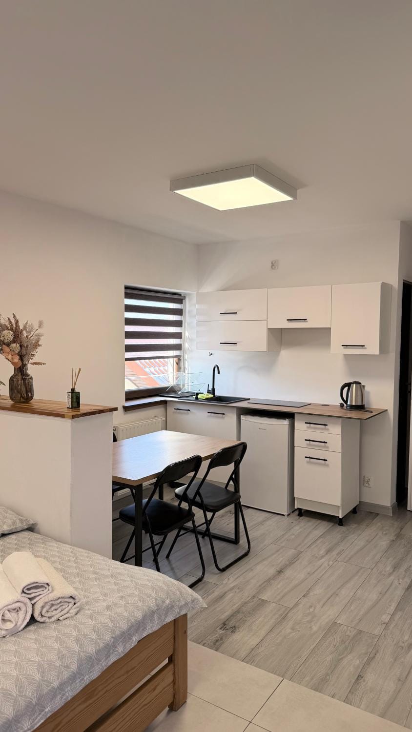 Kitchen or kitchenette, Dining area, stove