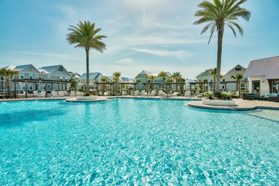 Day, Neighbourhood, Natural landscape, Balcony/Terrace, Pool view, Swimming pool, Swimming pool, sunbed