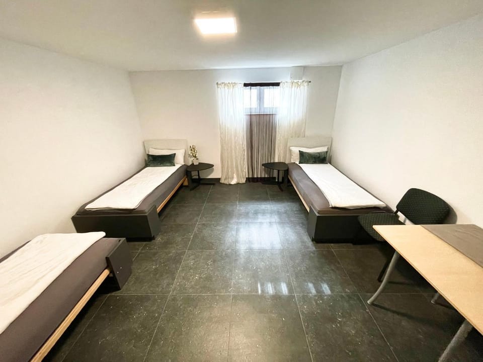 Bed, Photo of the whole room, Seating area, Bedroom