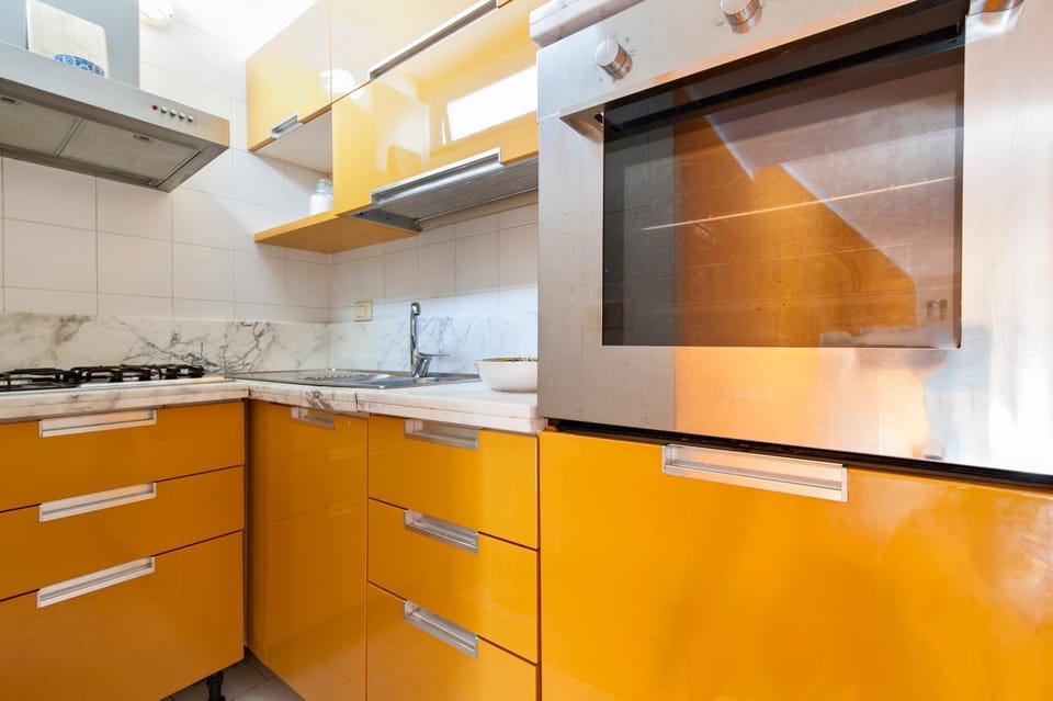Kitchen or kitchenette, pet friendly, stove