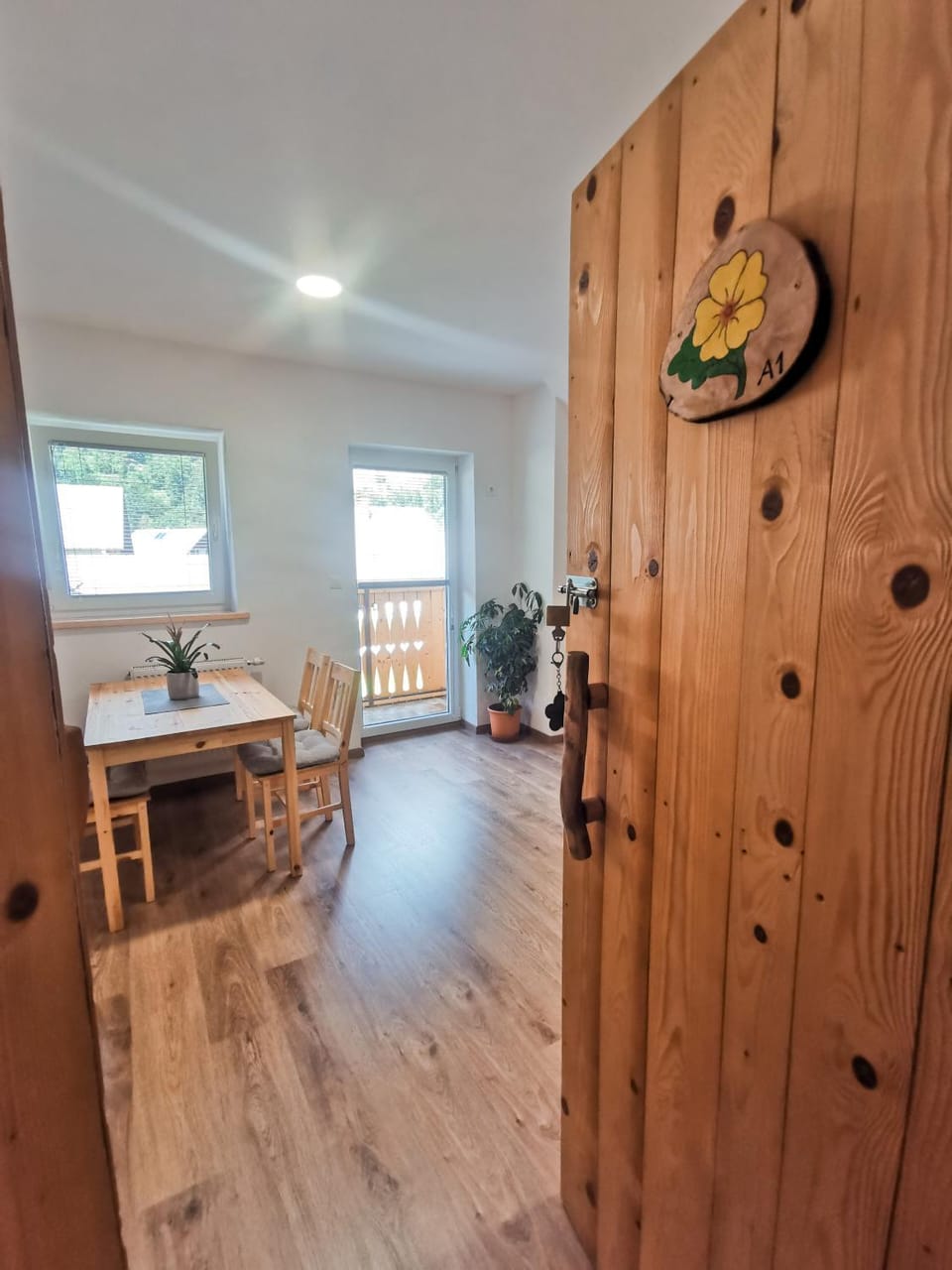 Facade/entrance, Dining area